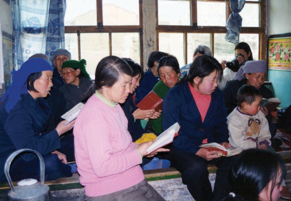 Shanxi-believers-reading-Bible-min